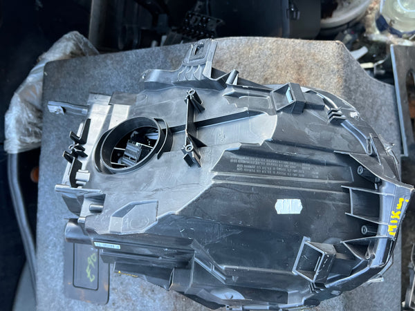 63115A01964

MINI COOPER 2023  F56 LCI JCW driver side LED HEADLIGHT

5A01964

2 clips broken 

please observe all pictures 

Mini Cooper f56 headlight 

mini headlights 

mini lights 

Mini Cooper bumper 

Mini Cooper parts