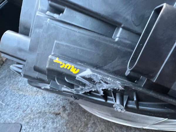 63115A01964

MINI COOPER 2023  F56 LCI JCW driver side LED HEADLIGHT

5A01964

2 clips broken 

please observe all pictures 

Mini Cooper f56 headlight 

mini headlights 

mini lights 

Mini Cooper bumper 

Mini Cooper parts