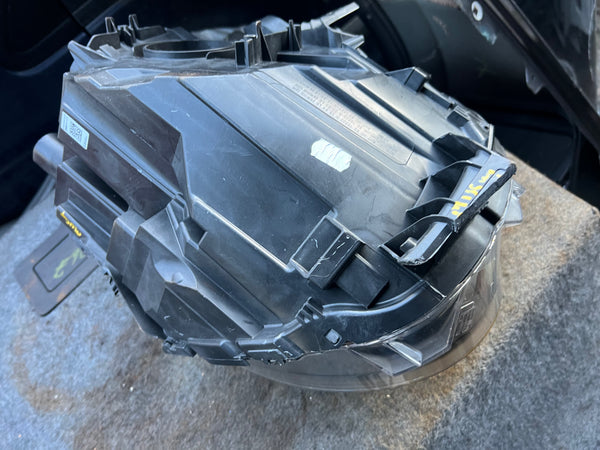 63115A01964

MINI COOPER 2023  F56 LCI JCW driver side LED HEADLIGHT

5A01964

2 clips broken 

please observe all pictures 

Mini Cooper f56 headlight 

mini headlights 

mini lights 

Mini Cooper bumper 

Mini Cooper parts