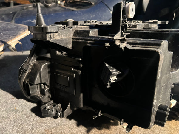 Bmw part

BMW X5 2021 G05 passenger side laser headlight 

 X6 M50 G06 PASSENGER SIDE LASER HEADLIGHT 

9481791 03