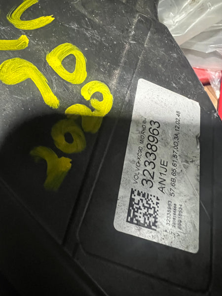 VOLVO V90/S90 2023 FULL LED Driver SIDE HEADLIGHT clips broken  please observe all pictures 

32338963