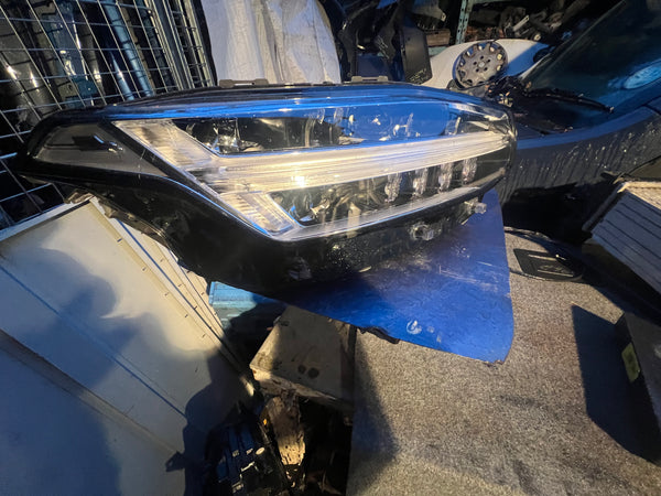 VOLVO V90/S90 2023 FULL LED Driver SIDE HEADLIGHT clips broken  please observe all pictures 

32338963