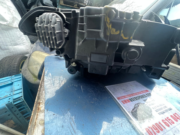 31655723

VOLVO XC90 2023 Passenger side headlight 

Mid