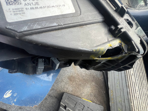 31655723

VOLVO XC90 2023 Passenger side headlight 

Mid