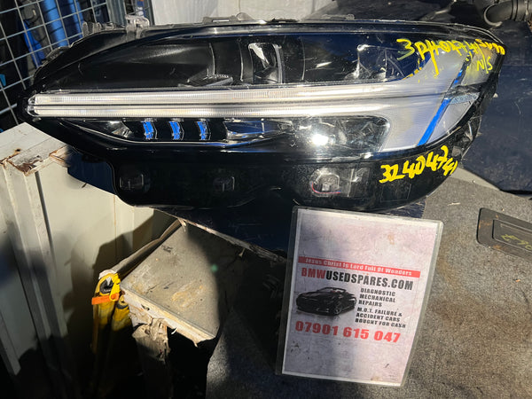 32404741

VOLVO XC90 2023 Passenger side headlight 

Mid

clips broken 

hole at the bottom of the  light

please observe all pictures