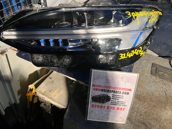 32404741

VOLVO XC90 2023 Passenger side headlight 

Mid

clips broken 

hole at the bottom of the  light

please observe all pictures