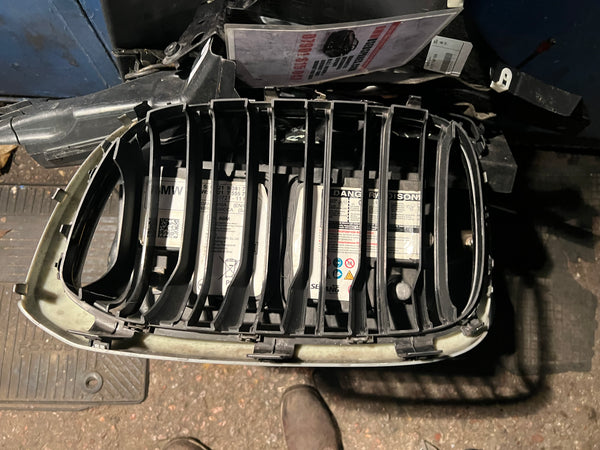 8070992 BMW X3M 2019  F97 Driver side kidney grille black