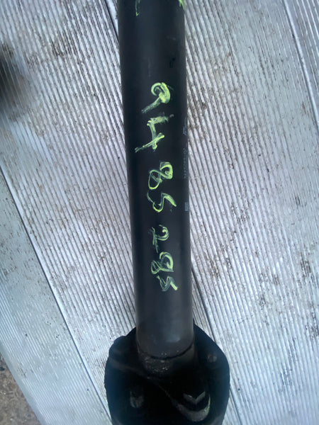 BMW  3  series 2021 2.0 diesel  propshaft  

9485285

8848018

8846086

8850051