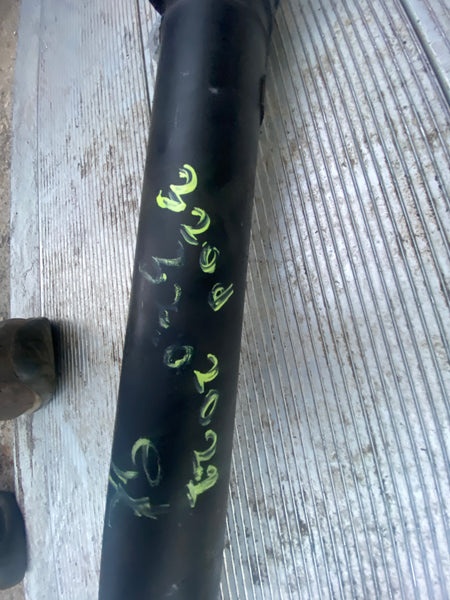 BMW  3  series 2021 2.0 diesel  propshaft  

9485285

8848018

8846086

8850051