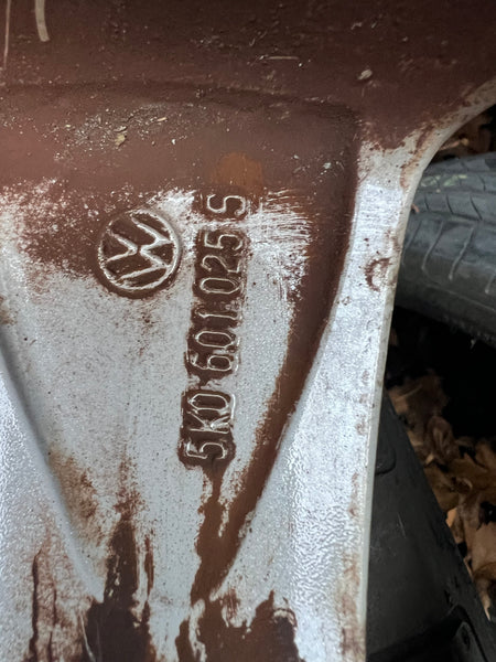 5K0601025S

VOLKSWAGEN GOLF 1X16" 5K1, AJ5 (MKVI) SINGLE ALLOY WHEEL

16" VW GOLF GENUINE ALLOY WHEEL