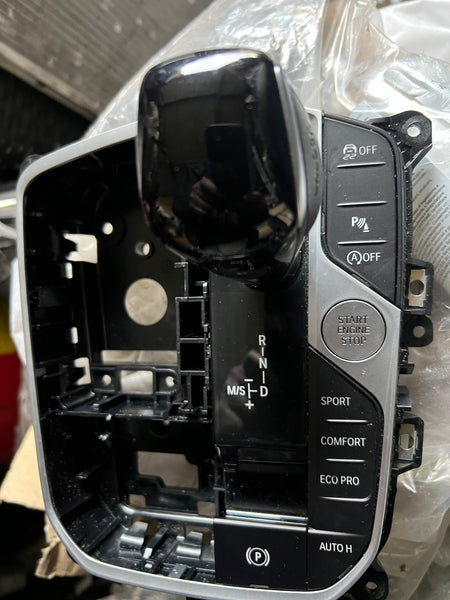 BMW 2 series 2025 F44 gear selector

5A7E010    BMW 1 F40 2023 gear selector shifter 5A7E010 AUA196132