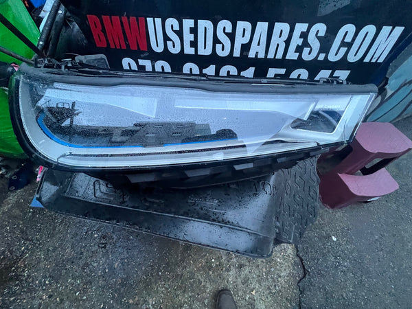 5A3CEA4

Bmw iX 2023 Driver side laser Headlight 


Glass cracked at the tip

hole on the side can be repaired 

please observe  all pictures