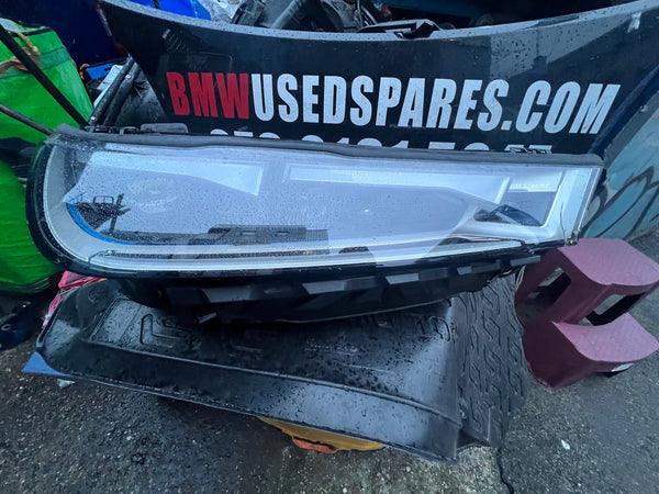 5A3CEA4

Bmw iX 2023 Driver side laser Headlight 


Glass cracked at the tip

hole on the side can be repaired 

please observe  all pictures