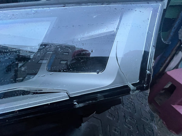 5A3CEA4

Bmw iX 2023 Driver side laser Headlight 


Glass cracked at the tip

hole on the side can be repaired 

please observe  all pictures