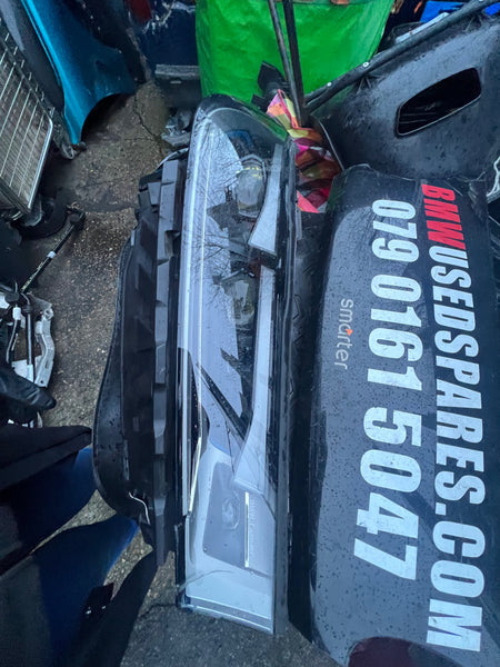 5A3CEA4

Bmw iX 2023 Driver side laser Headlight 


Glass cracked at the tip

hole on the side can be repaired 

please observe  all pictures