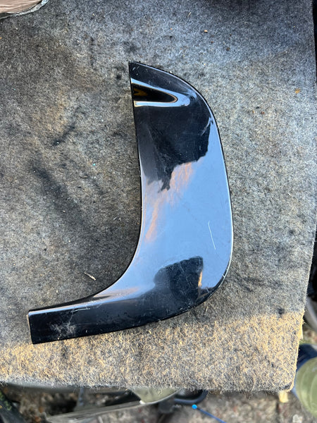 BMW M8 G16 passenger side Roof Side Frame Finisher

the small finisher 

51767456090

7456090

GENUINE