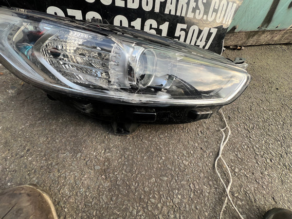 FORD MONDEO 2018 MK5 Driver side  HEADLIGHT

    DS73-13W029-BE

  scratch can be polished off

Hole on top of the headlight where camera/alam was placed 

please observe all pictures