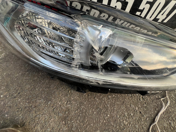 FORD MONDEO 2018 MK5 Driver side  HEADLIGHT

    DS73-13W029-BE

  scratch can be polished off

Hole on top of the headlight where camera/alam was placed 

please observe all pictures