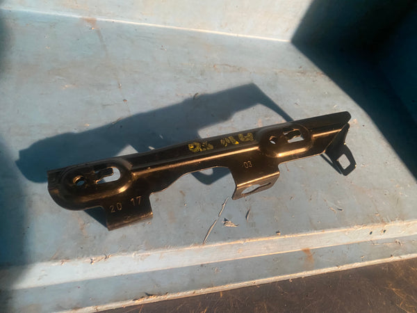 51648955672     BMW M4 2017 F82 Radiator Lower Right Bracket   8055672