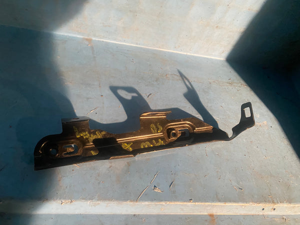 51648955672     BMW M4 2017 F82 Radiator Lower Right Bracket   8055672