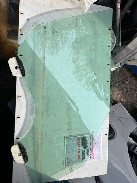 BMW X4 2019 G02  drivers side Front door  glass  43R011322
bmw x4 glass
bmw x4