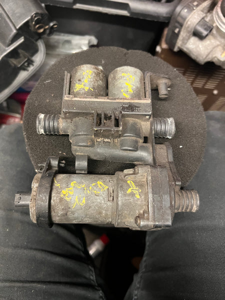 BMW  7 Series E38  2002 Heater  valve

Bmw 5 Series  E39 Water Valve Auxiliary Water Pump

8374994 

Bmw 7 series 2002  E 38 Heater valve 

Bmw E39 Heater valve