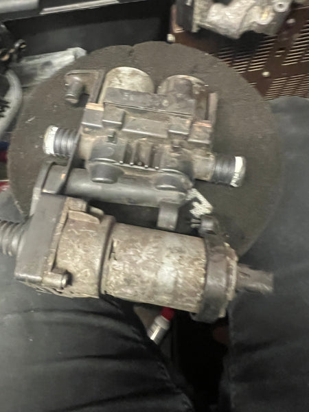 BMW  7 Series E38  2002 Heater  valve

Bmw 5 Series  E39 Water Valve Auxiliary Water Pump

8374994 

Bmw 7 series 2002  E 38 Heater valve 

Bmw E39 Heater valve