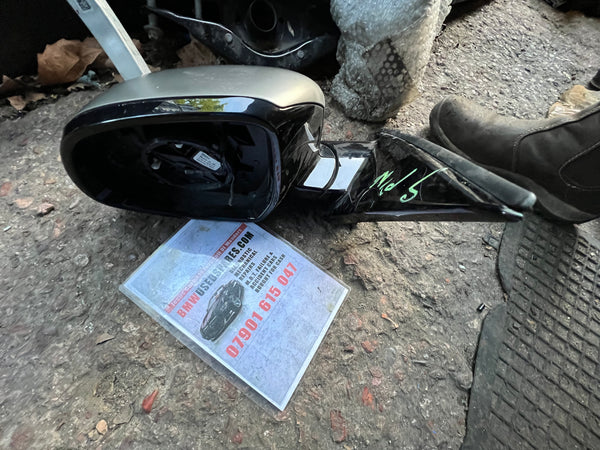 BMW X5 2019 G05  passenger side wing mirror with camera NO GLASSES.  

9 pins 

plastic under needs replacing 

observe all pictures please 

Bmw X7 2019 G07 passenger side wing mirror