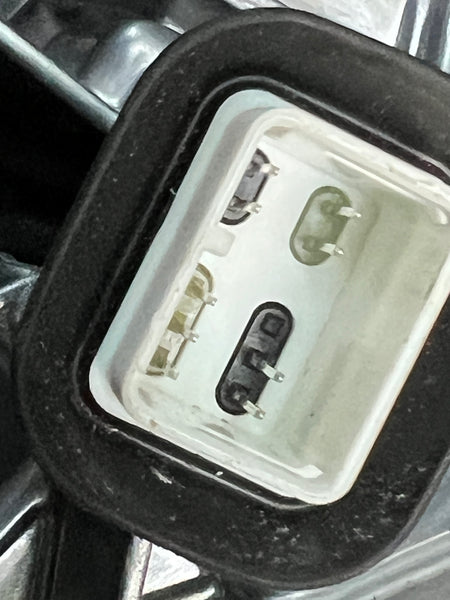 BMW X5 2019 G05  passenger side wing mirror with camera NO GLASSES.  

9 pins 

plastic under needs replacing 

observe all pictures please 

Bmw X7 2019 G07 passenger side wing mirror