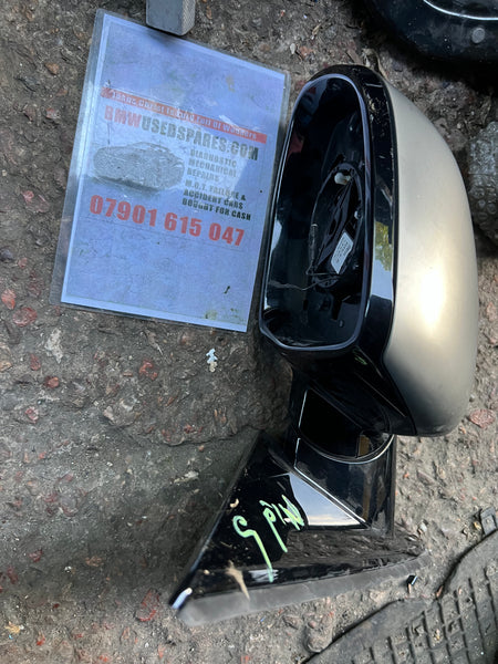 BMW X5 2019 G05  passenger side wing mirror with camera NO GLASSES.  

9 pins 

plastic under needs replacing 

observe all pictures please 

Bmw X7 2019 G07 passenger side wing mirror