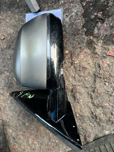 BMW X5 2019 G05  passenger side wing mirror with camera NO GLASSES.  

9 pins 

plastic under needs replacing 

observe all pictures please 

Bmw X7 2019 G07 passenger side wing mirror