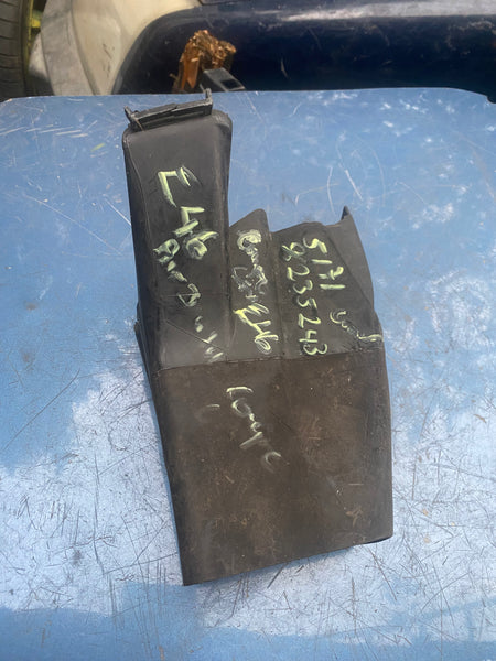 BMW E46 Coupe Cabrio Brake Air Vent Front Left N/S Cover 8235243

bmw E46 convertible air duct Cover
