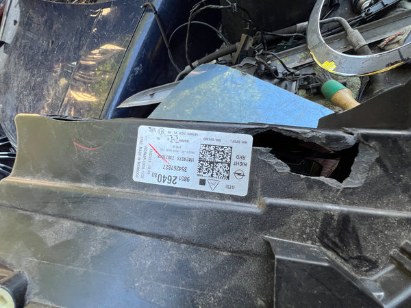 3916265

VAUXHALL CORSA F 2024 DRIVER SIDE LED HEADLIGHT

clips broken

hole in the light 

1 module 

please observe all pictures

vauxhall light

Vauxhall corsa headlight I’m
