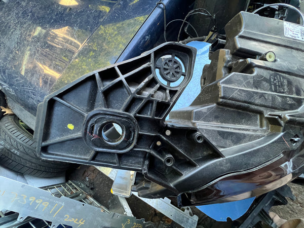 3916265

VAUXHALL CORSA F 2024 DRIVER SIDE LED HEADLIGHT

clips broken

hole in the light 

1 module 

please observe all pictures

vauxhall light

Vauxhall corsa headlight I’m