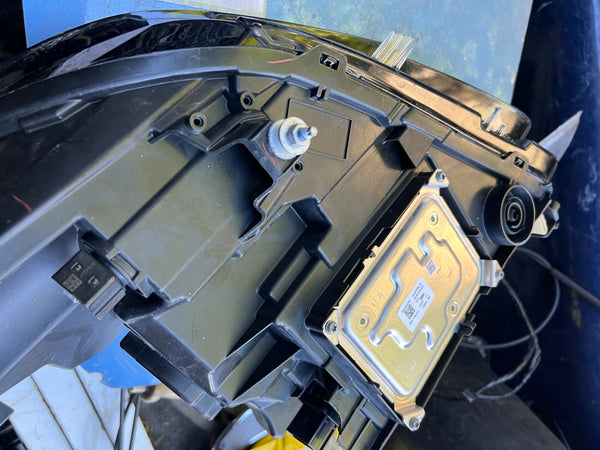 3916265

VAUXHALL CORSA F 2024 DRIVER SIDE LED HEADLIGHT

clips broken

hole in the light 

1 module 

please observe all pictures

vauxhall light

Vauxhall corsa headlight I’m