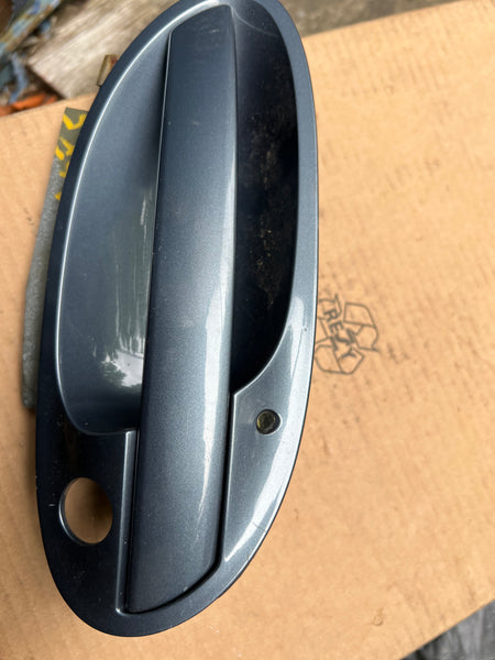 Bmw  7 series 2007 E65 driver side front exterior handle 

7159738

genuine
