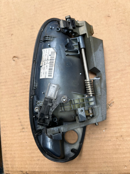 Bmw  7 series 2007 E65 driver side front exterior handle 

7159738

genuine