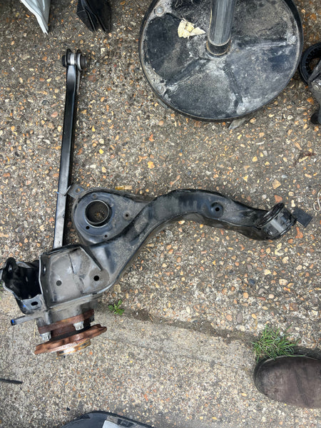 MINI  2025 J01 J05 E HC0 WHEEL CARRIER HUB WISHBONES REAR RIGHT 2914101 8859024                       Mini Cooper rear hub.                               Mini Cooper 2025 rear hub 

2914101xny02A#03#34