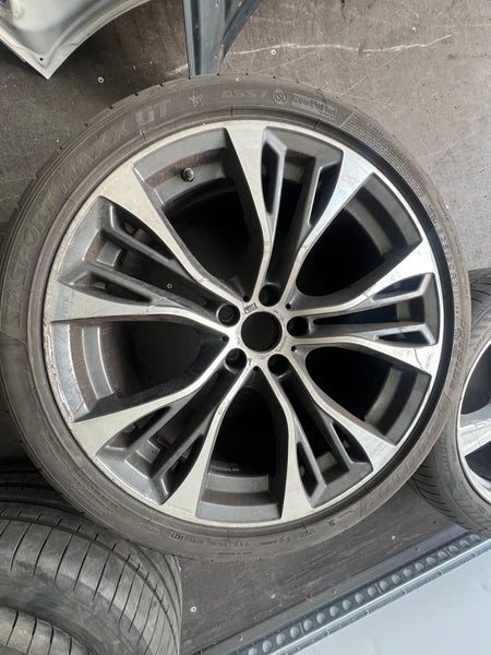 BMW X5 2018 F15  1 single rear alloy wheel 

Bmw X6 2018 F16 1 single REAR ALLOY WHEEL 599M 11.5Jx21" ET:38

6859424