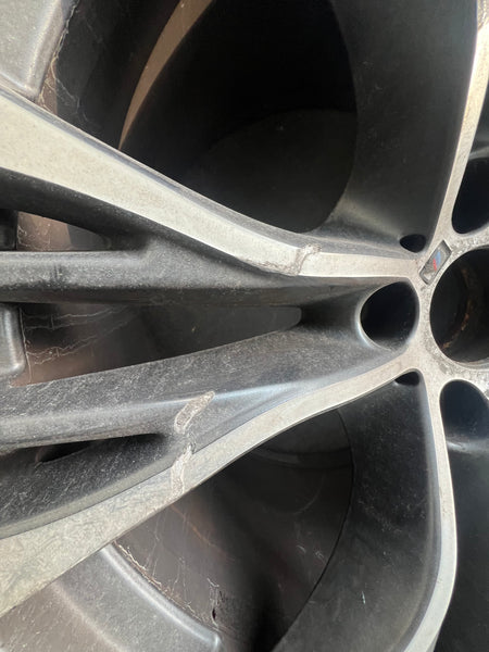BMW X5 2018 F15  1 single rear alloy wheel 

Bmw X6 2018 F16 1 single REAR ALLOY WHEEL 599M 11.5Jx21" ET:38

6859424