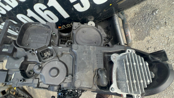 5A388D1 

Bmw 5 series 2022 passenger side Led headlight 
clip broken 
clip has been repaired 
please observe all pictures 

5A388D1-