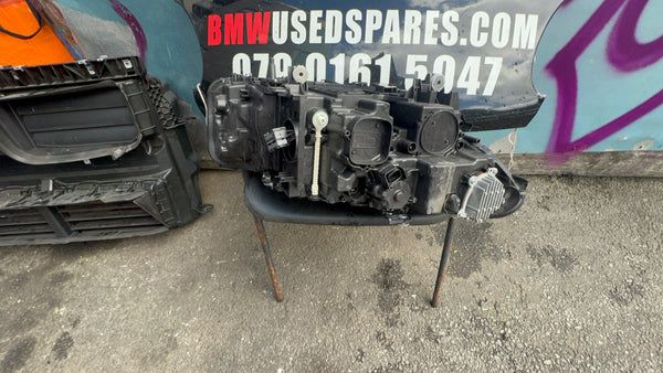 5A388D1 

Bmw 5 series 2022 passenger side Led headlight 
clip broken 
clip has been repaired 
please observe all pictures 

5A388D1-