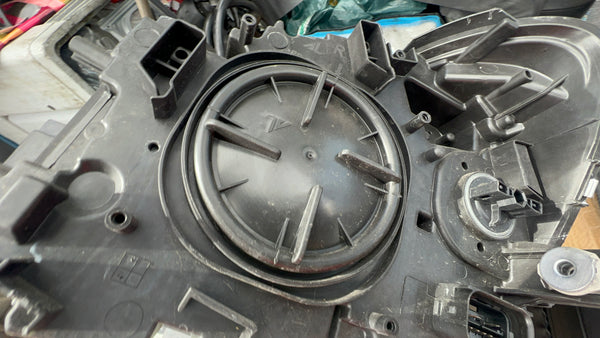 A87422576      BMW 2 SERIES  2018 GRAN TOURER Driver side headlight  7422576