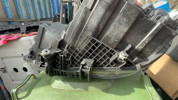 A87422576      BMW 2 SERIES  2018 GRAN TOURER Driver side headlight  7422576