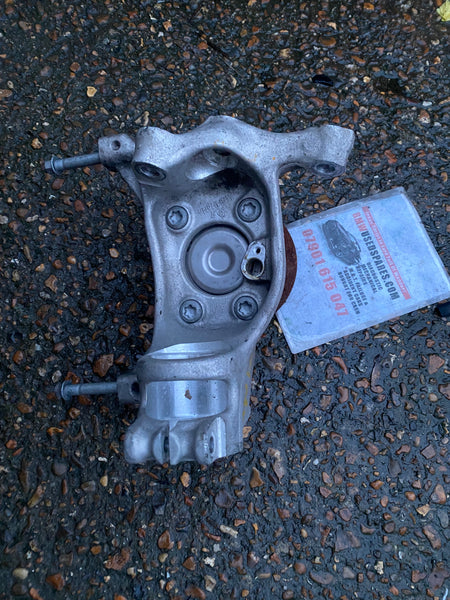 BMW M4  2024 G82 3.0 COMPETITION Driver side front HUB

Bmw M4 FRONT DRIVER SIDE Hub

8095664 

Bmw m4 hub