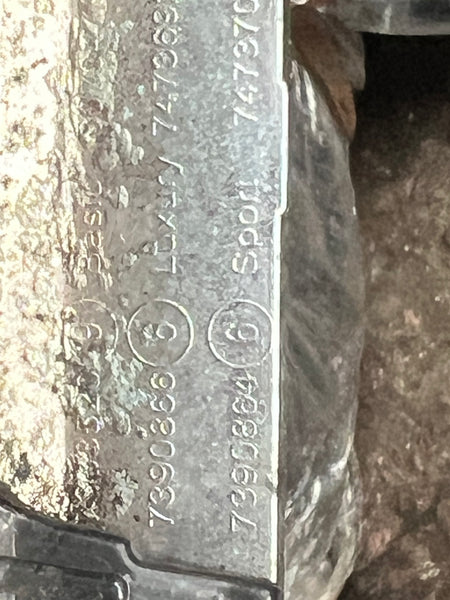 7374700       BMW 5 SERIES  2022 G30  passenger side KIDNEY GRILLE   7390866  7390864