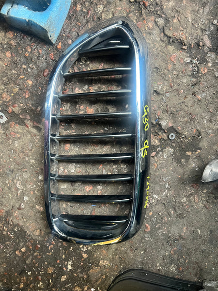 7374700       BMW 5 SERIES  2022 G30  passenger side KIDNEY GRILLE   7390866  7390864