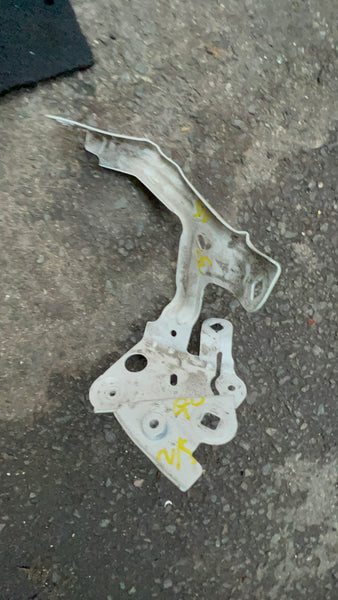 7349617
BMW 5 SERIES 2020 G30 passenger side wing Bracket

GENUINE