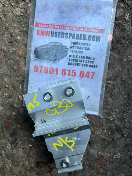 7357216 BMW 5 SERIES 2020 G30 G31 G11 G12 RADIATOR BRACKET PASSENGER    bmw g30 passenger side radiator bracket