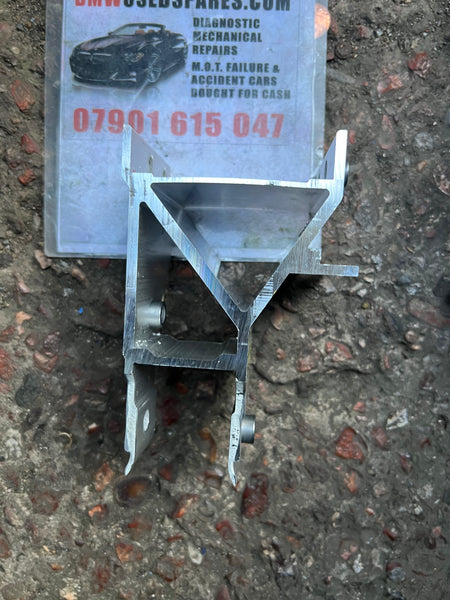 7357216 BMW 5 SERIES 2020 G30 G31 G11 G12 RADIATOR BRACKET PASSENGER    bmw g30 passenger side radiator bracket